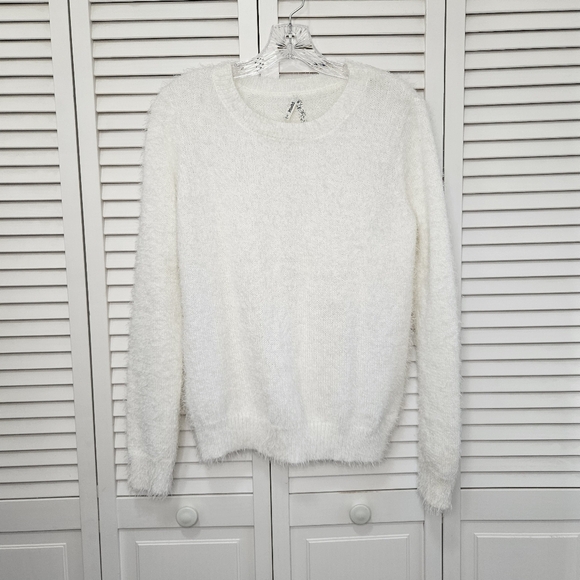Women's White Long Sleeve Pullover Sweater - Picture 8 of 8